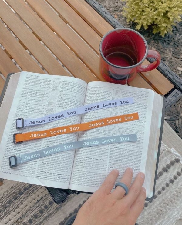 Paquete 10 Pulseras - Jesus Loves You